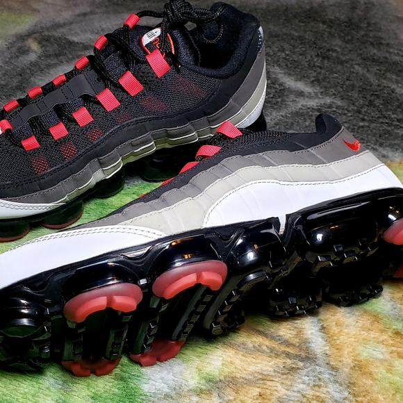 ❌SOLD❌Air Vapormax '95 HOT RED - Picture 6 of 7